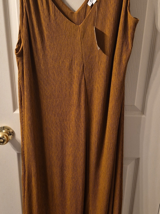 Dresses & Skirts - Sleeveless V-Neck Maxi Dress in Mustard
